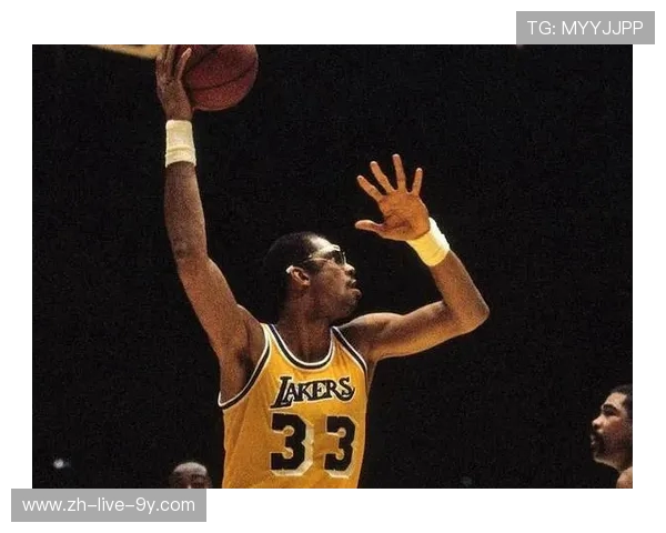 从天勾到传奇领袖卡里姆阿布杜尔贾巴尔的篮球人生与精神传承